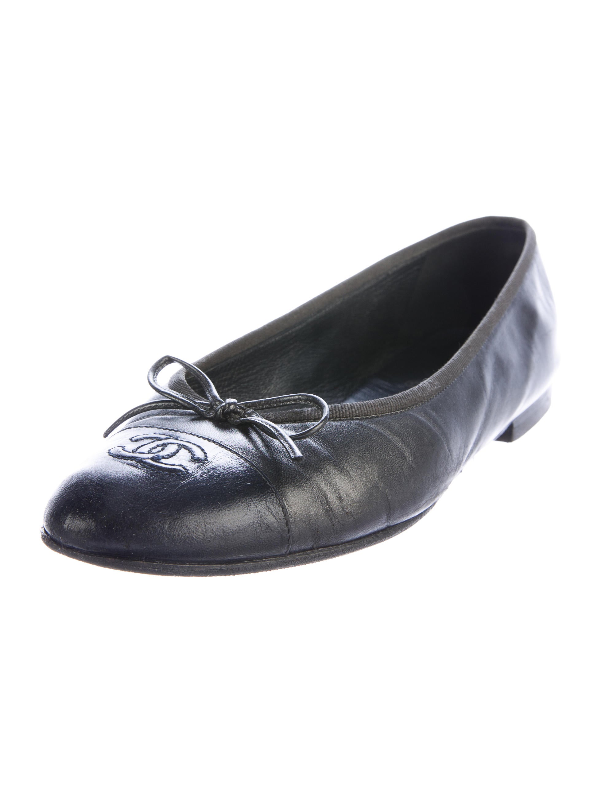 chanel shoes flat chanel cc cap toe flats shoes cha183654 the realreal chanel shoes flat chanel cc cap toe flats shoes cha183654 the realreal