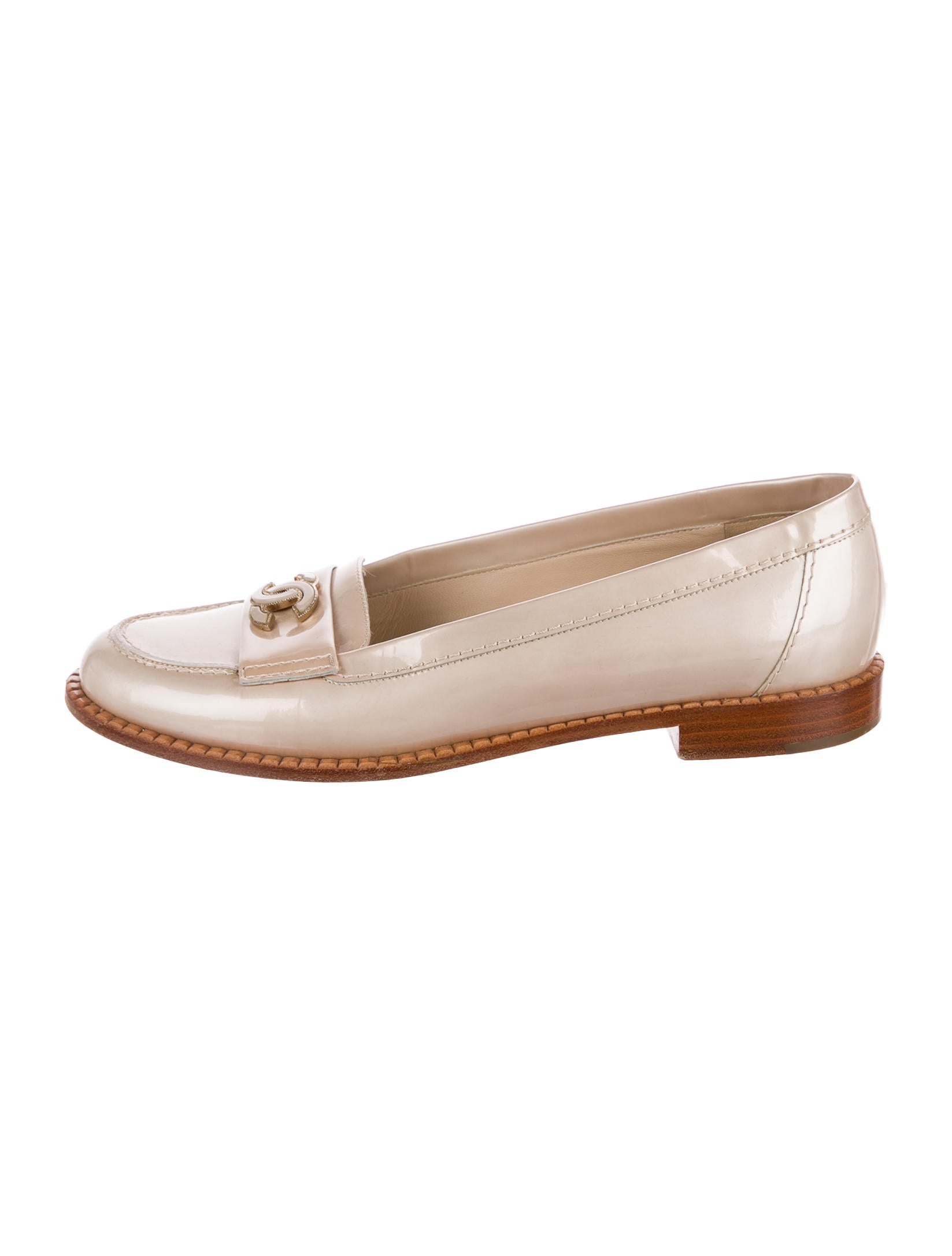 chanel leather loafers chanel cc patent leather loafers shoes cha203520 the chanel leather loafers chanel cc patent leather loafers shoes cha203520 the