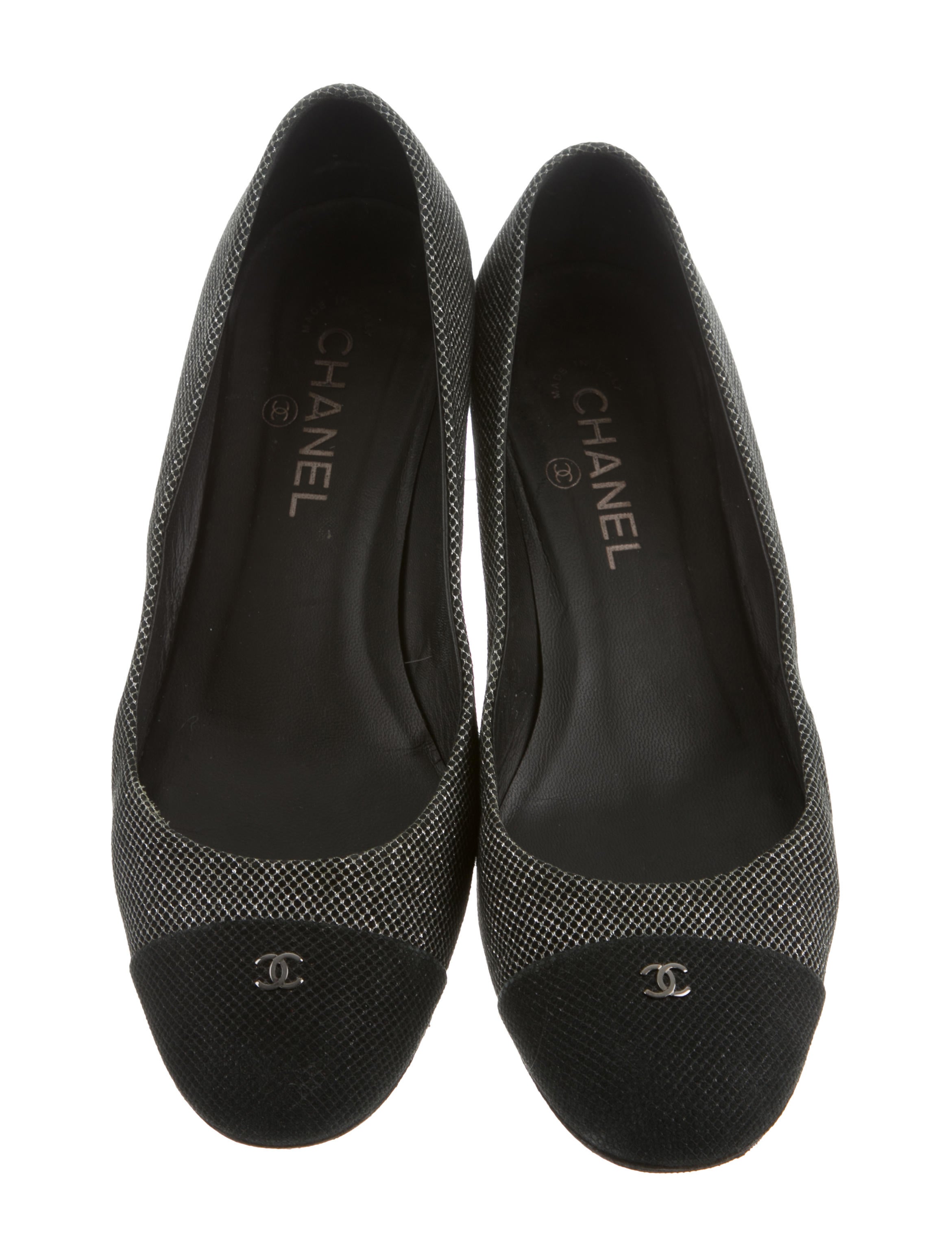chanel cc cap-toe pumps - shoes - cha238699 | the realreal