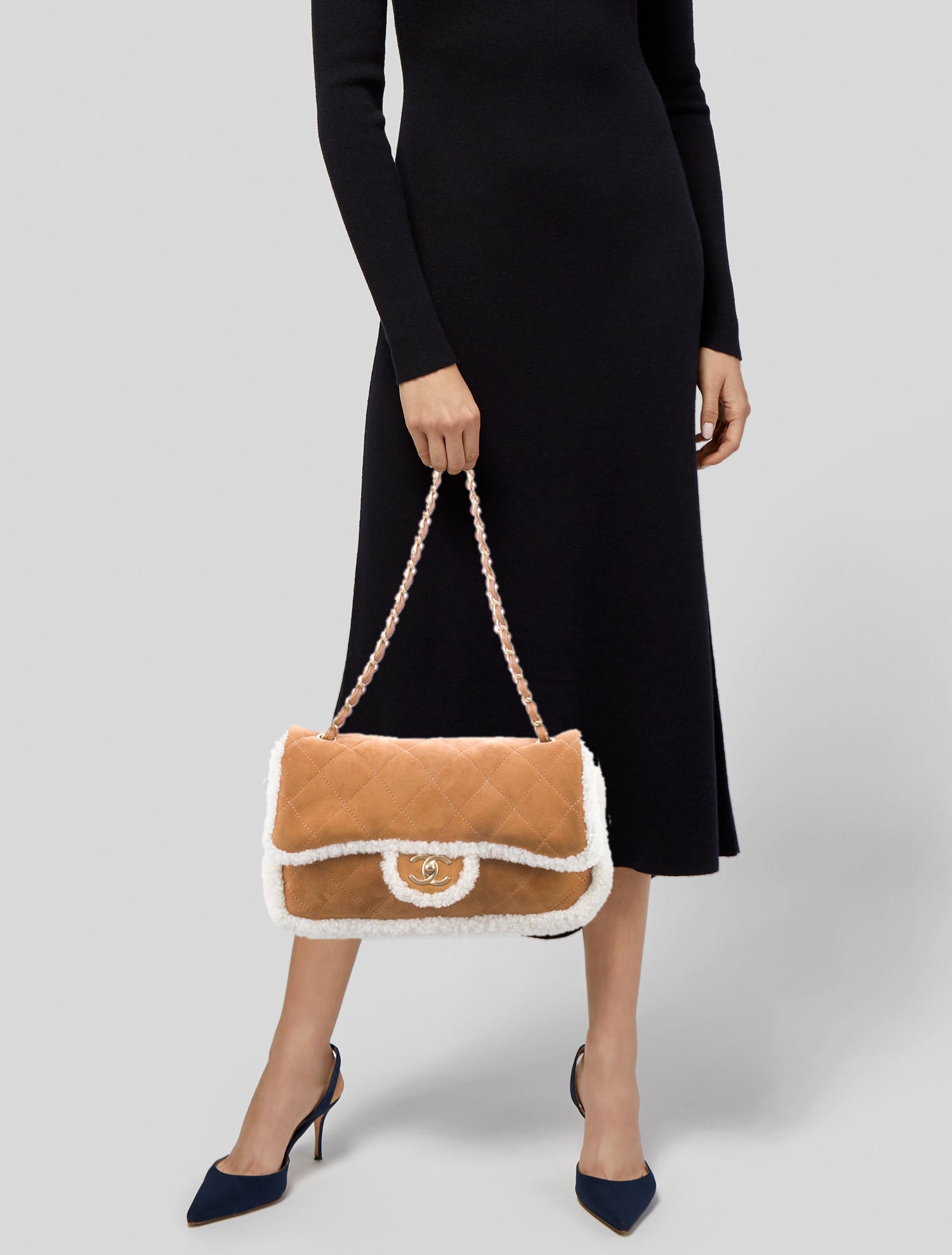 hiromin様♡ CHANEL シャネルノベルティ　キャビアスキンベージュ新品 Chanel 2018 Coco Neige Shearling Flap Bag - Brown Shoulder Bags
