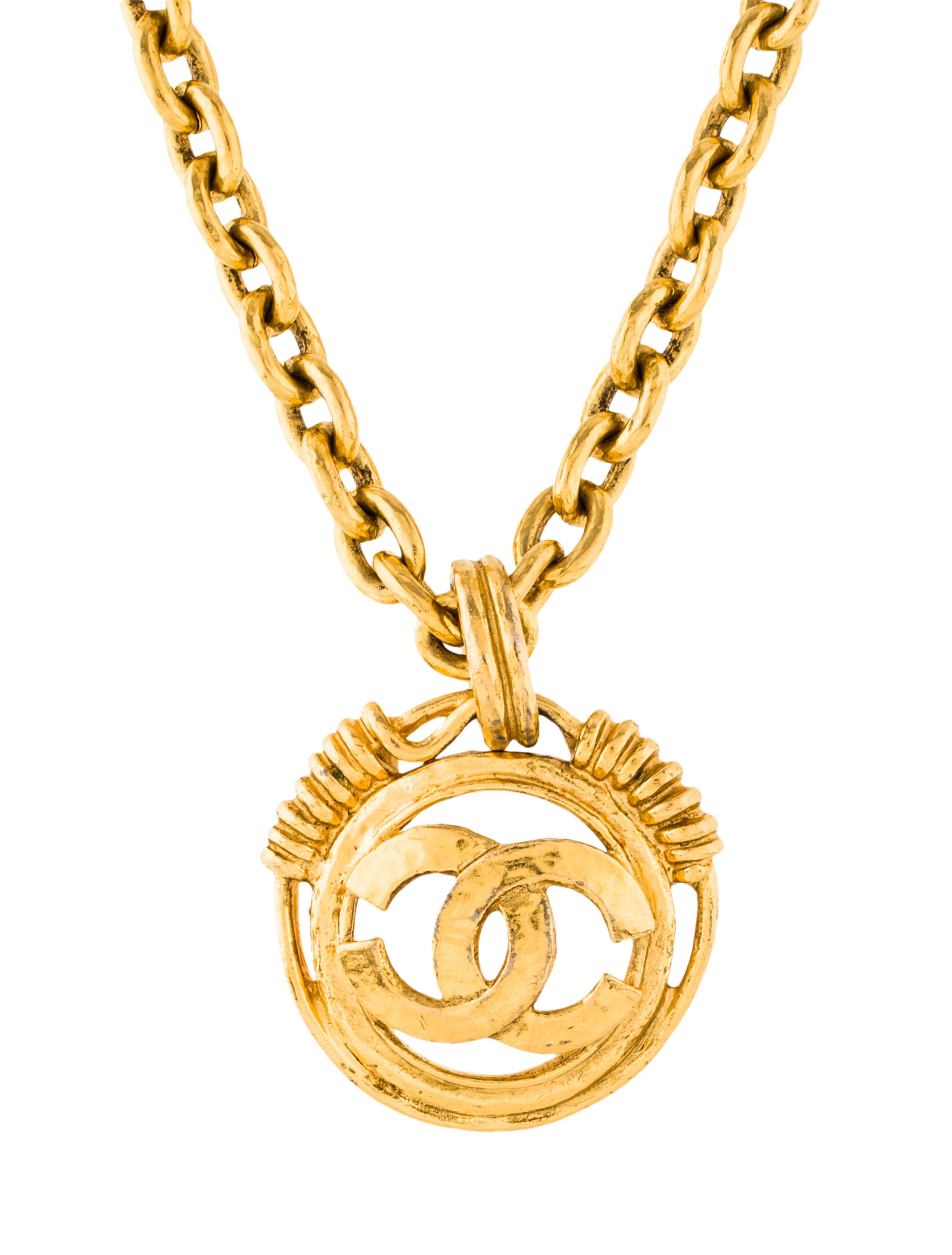 chanel medallion necklace