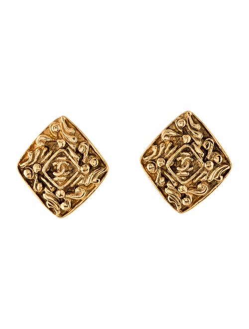 Chanel Vintage CC Clip-On Earrings Gold