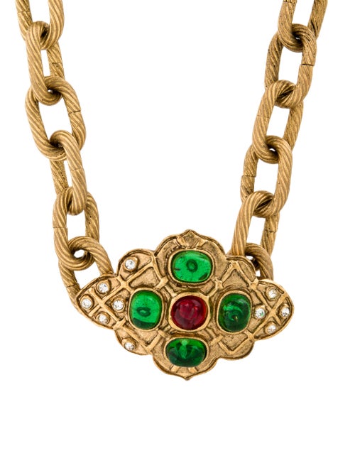 Chanel Vintage Gripoix Pendant Necklace Gold
