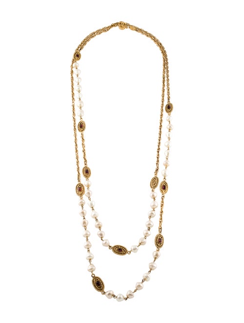 Chanel Vintage Faux Pearl & Gripoix Necklace Gold