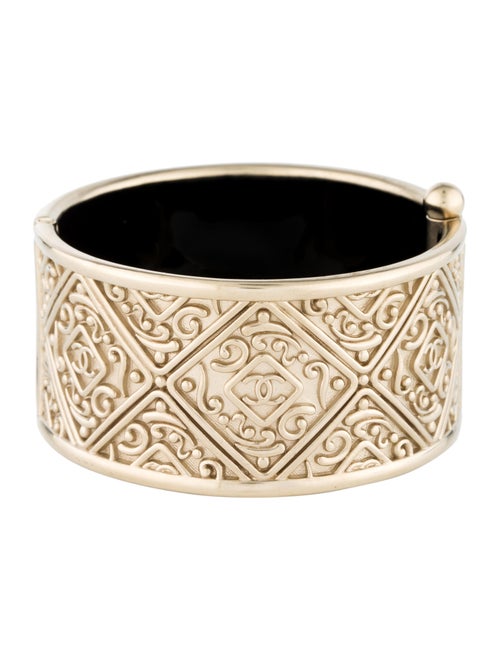 Chanel Textured CC Bangle Gold