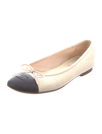 Chanel Interlocking CC Logo Leather Ballet Flats