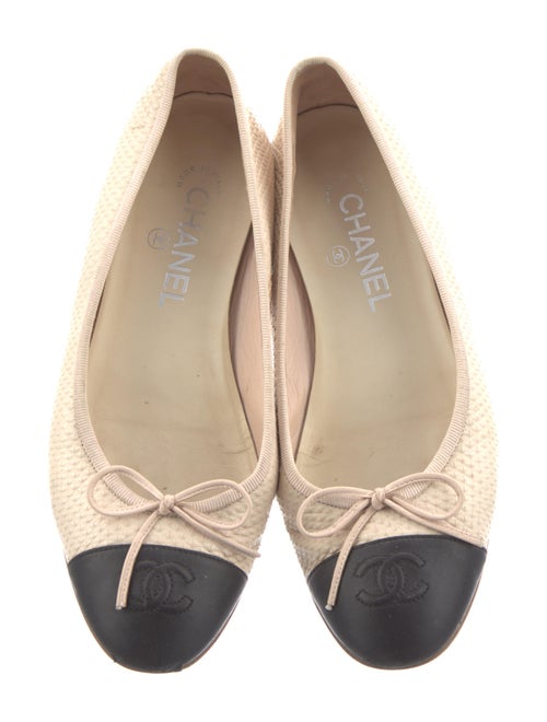 Chanel Interlocking CC Logo Leather Ballet Flats