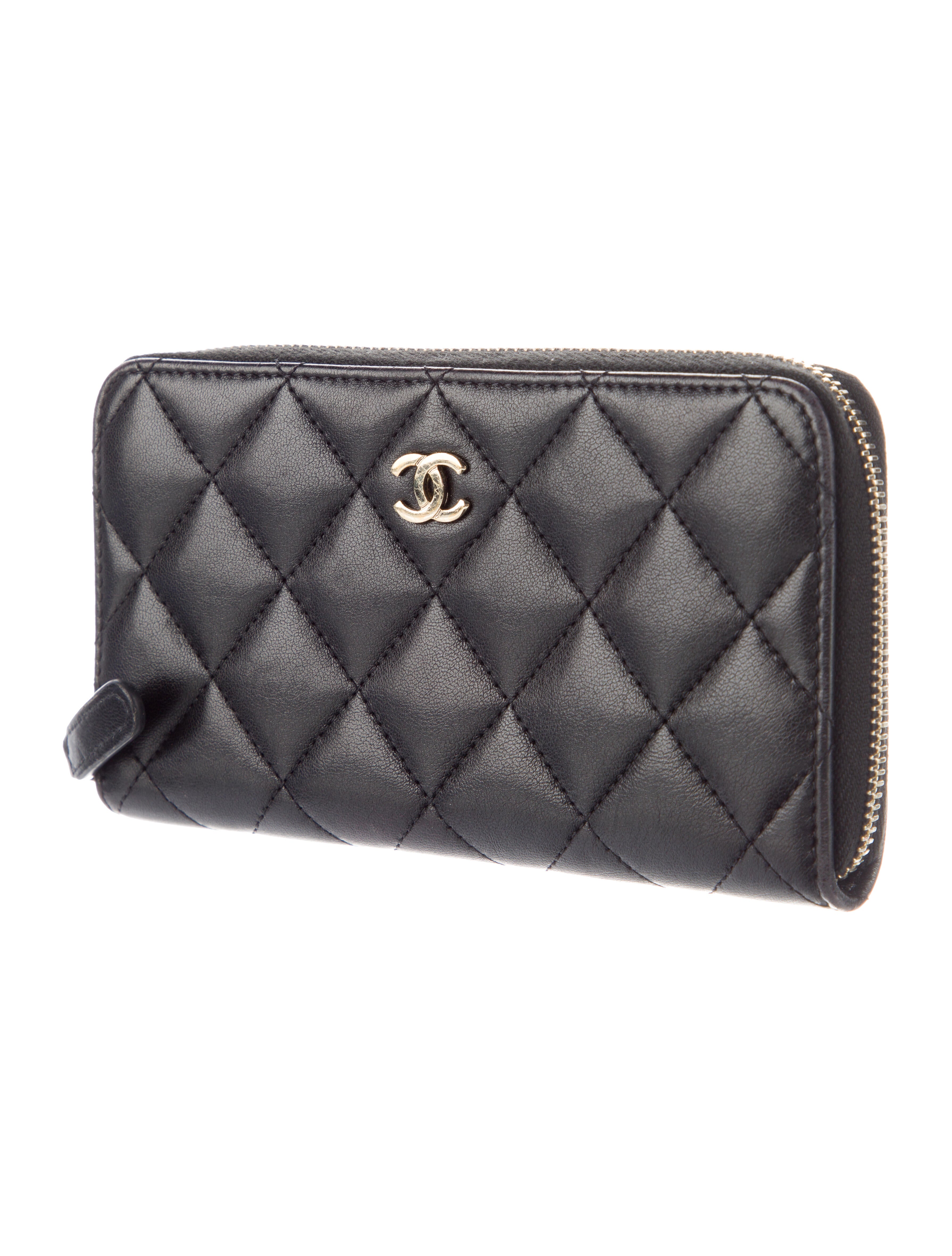 Chanel Lambskin Trifold Interlocking CC Logo Trifold Wallet Black