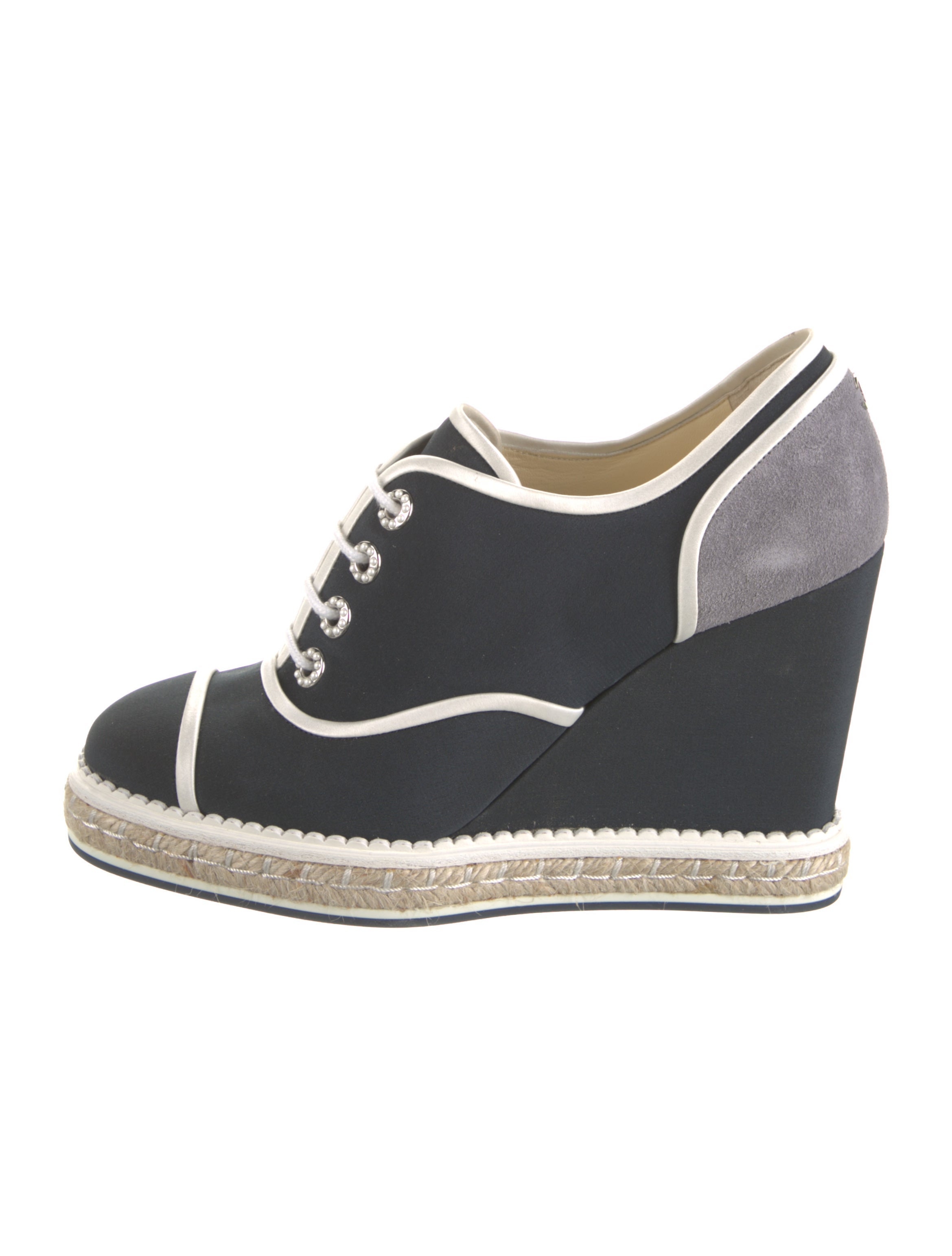 Chanel 2016 Interlocking CC Logo Pumps