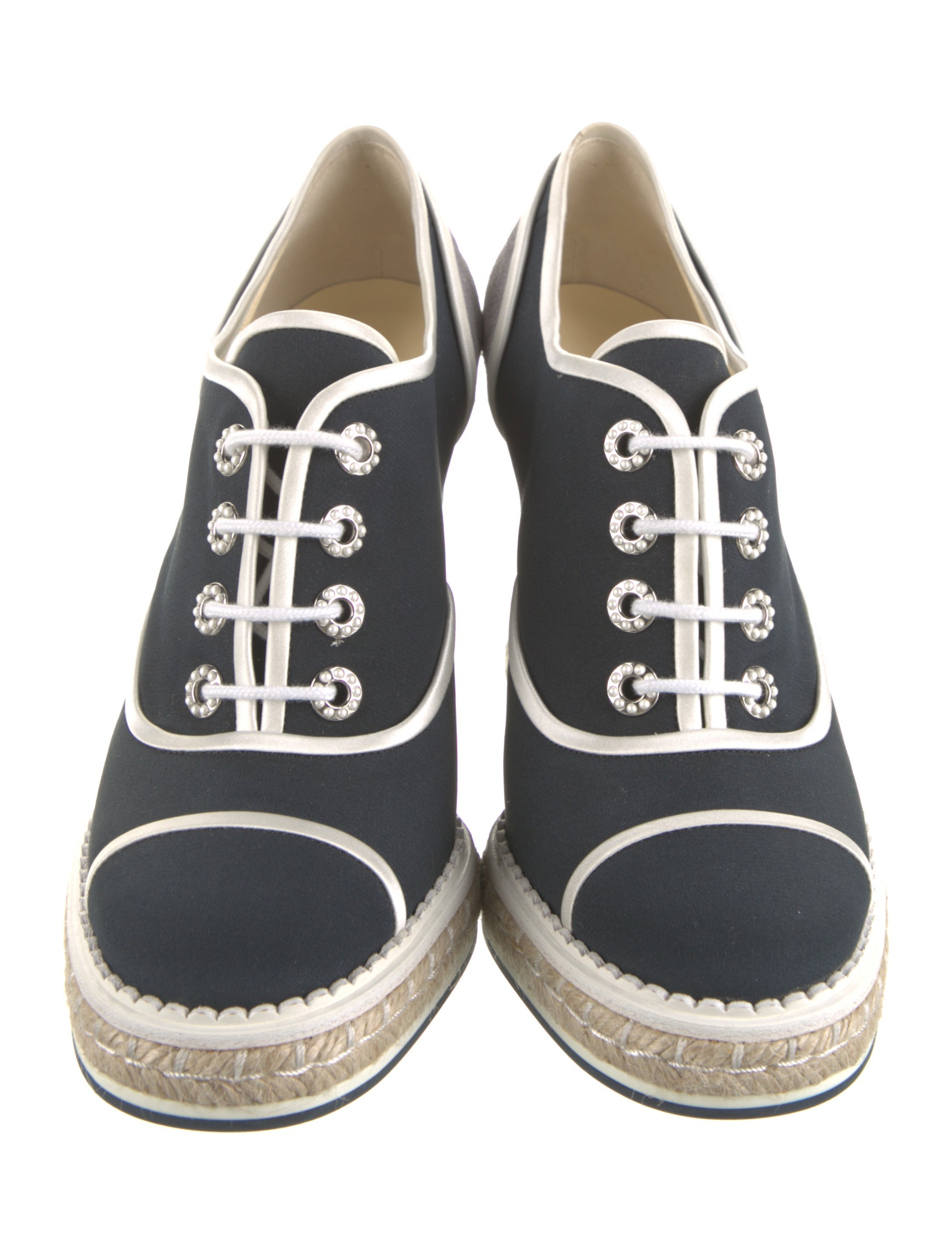 Chanel 2016 Interlocking CC Logo Pumps