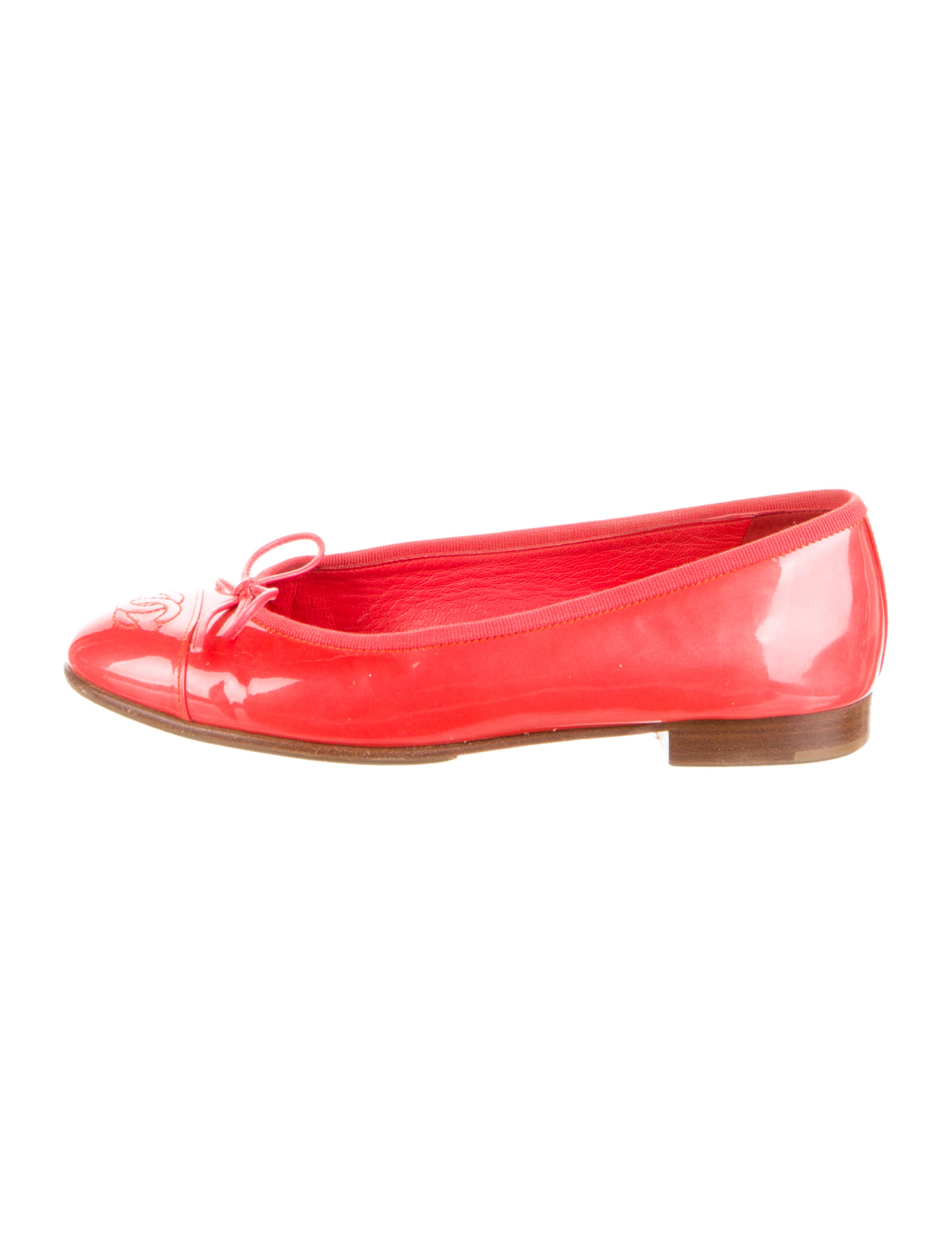 Chanel Patent Leather Interlocking CC Logo Ballet Flats