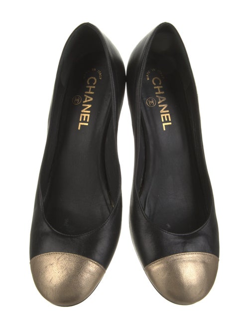 Chanel Interlocking CC Logo Leather Pumps