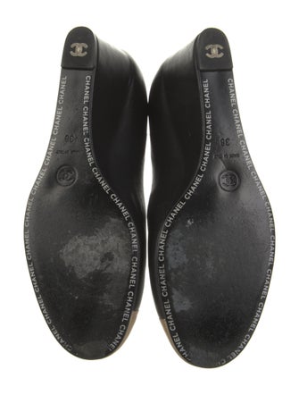 Chanel Interlocking CC Logo Leather Pumps