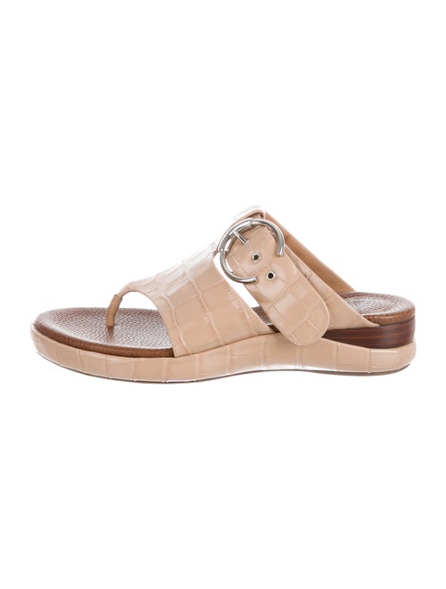 Chloé Embossed Thong Sandals Nude