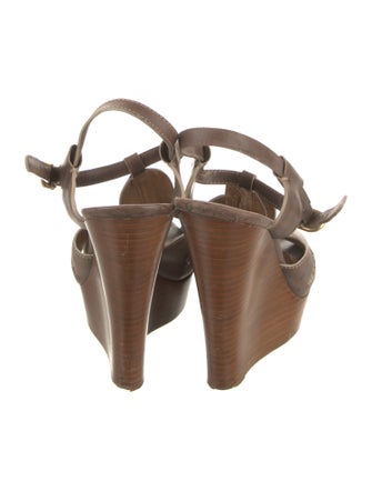 Chloé Leather T-Strap Sandals