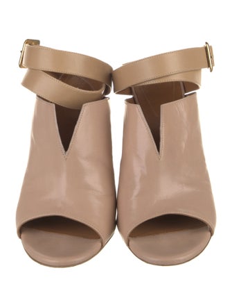 Chloé Leather Cutout Accent Sandals