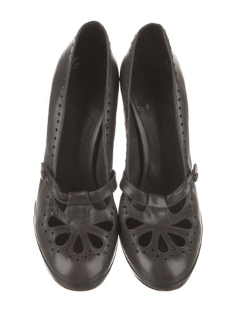 Chloé Leather Cutout Accent Pumps