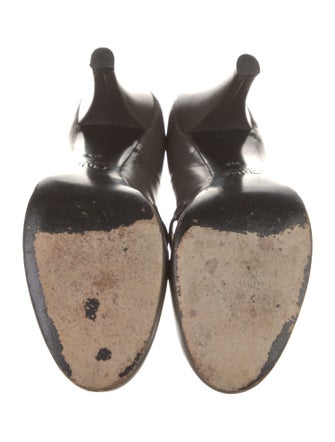 Chloé Leather Cutout Accent Pumps