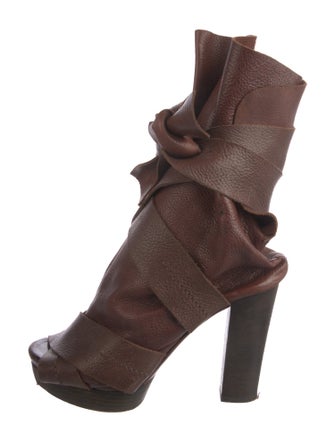 Chloé Leather Gladiator Sandals