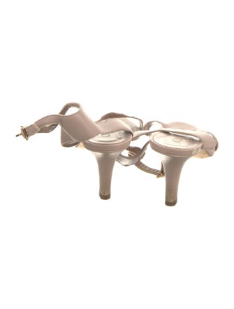 Chloé Leather Scalloped Accent Sandals