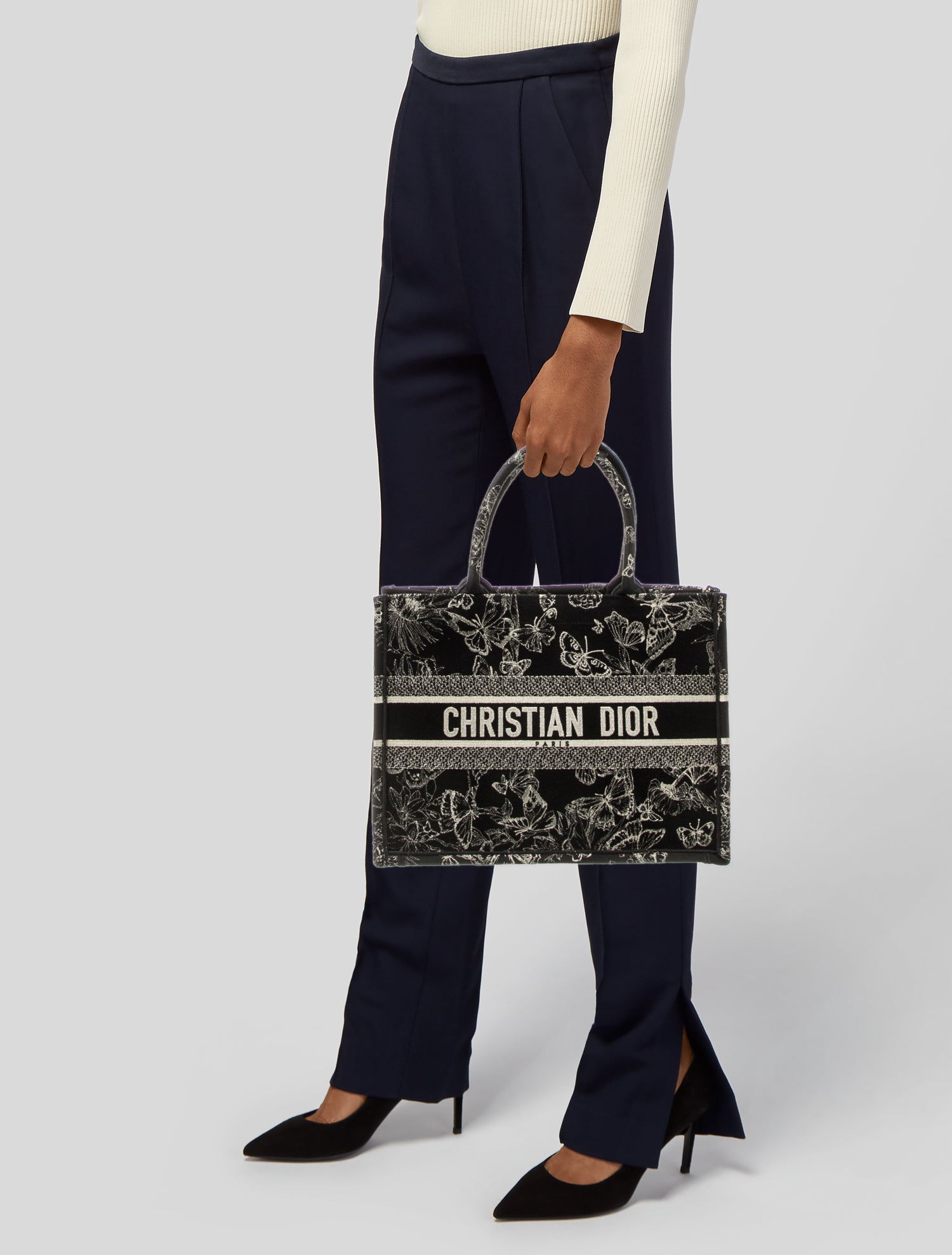 関税込み☆【Dior】Dior Book Tote バッグ ミディアム NY 関税込み】Dior 4 Saisons Embuidary Dior Book Tote Medium