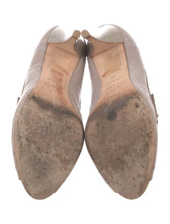 Christian Dior Leather Floral Print Pumps