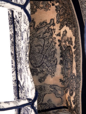 Christian Dior Toile de Jouy Book Medium 2022