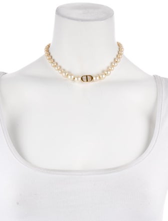 Christian Dior Faux Pearl 30 Montaigne Short Necklace