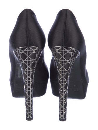 Christian Dior Suede Pumps