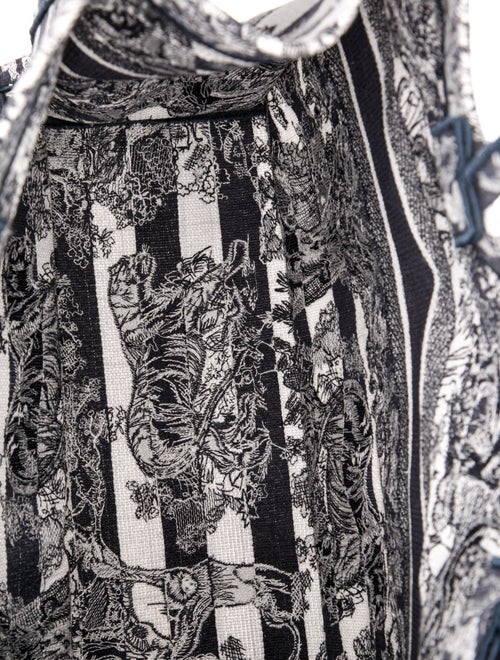 Christian Dior Canvas Book Medium 2022