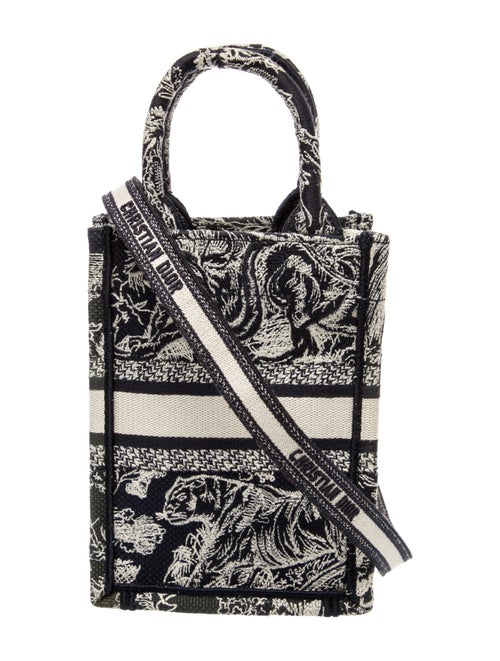 Christian Dior Canvas Book 2022