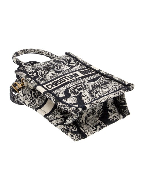 Christian Dior Canvas Book 2022