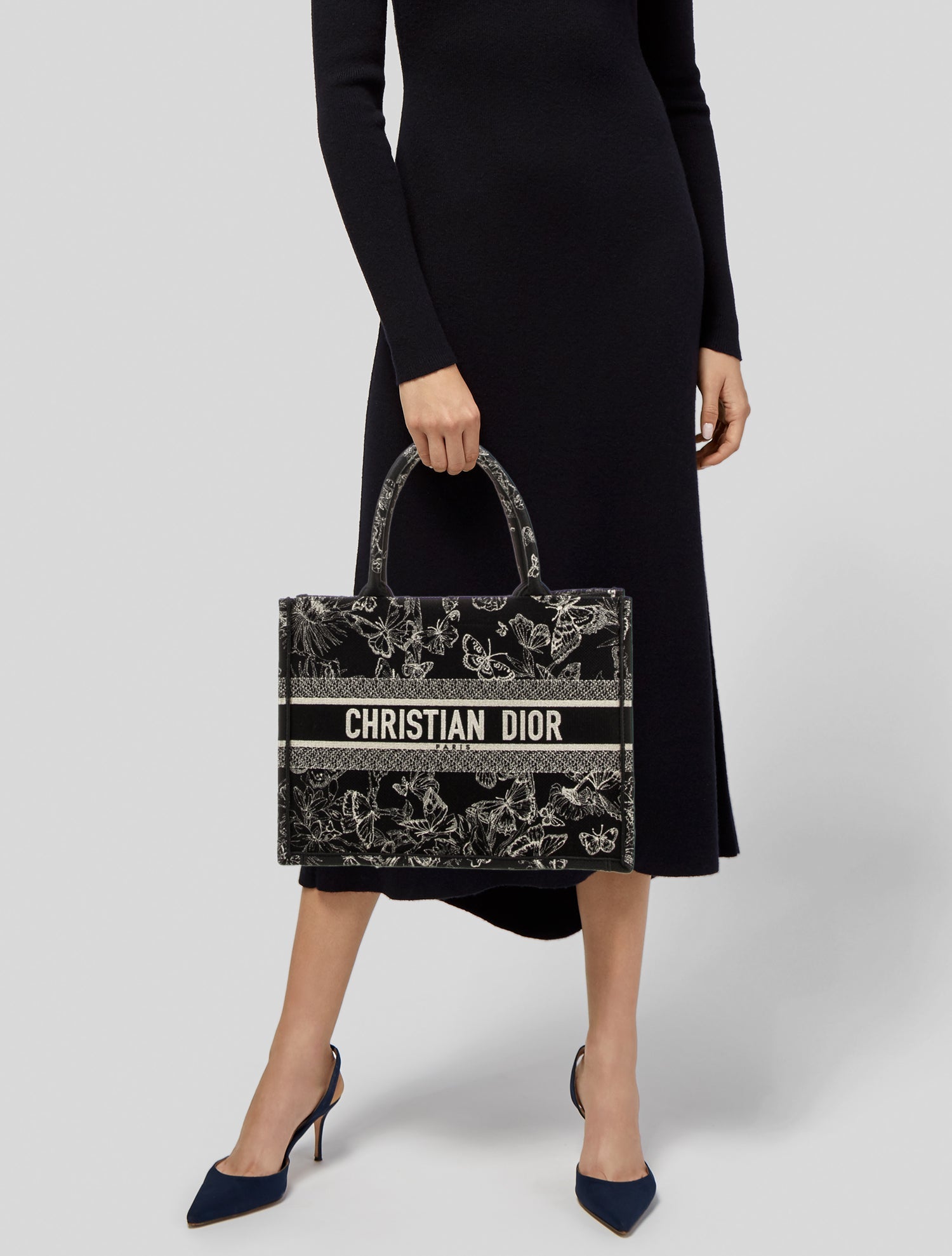 Christian Dior Signature Book Medium 2023