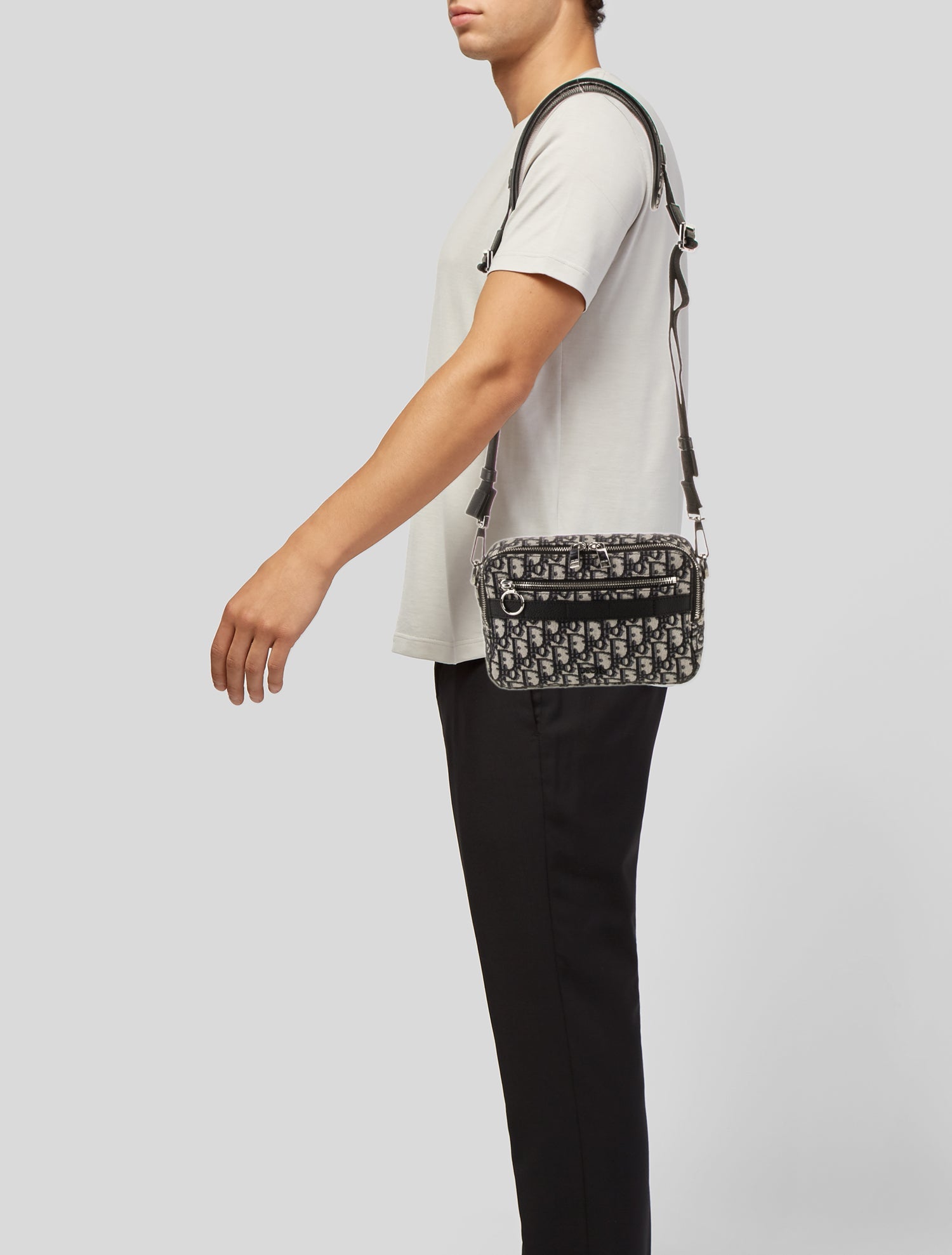 DIOR MEN Oblique Jacquard Safari Messenger