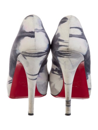 Christian Louboutin Very Prive 100 Suede Pumps