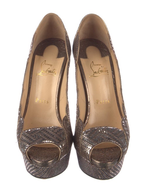 Christian Louboutin Scalloped Accent Pumps