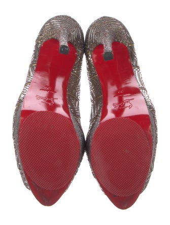Christian Louboutin Scalloped Accent Pumps