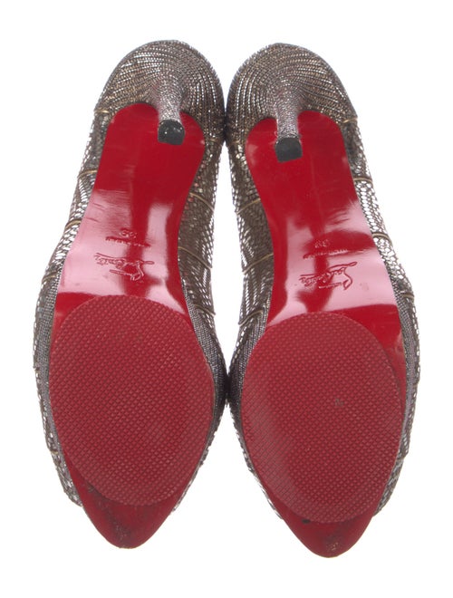 Christian Louboutin Scalloped Accent Pumps