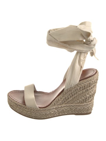 Pre-owned Christian Louboutin Jute Espadrilles In Neutral