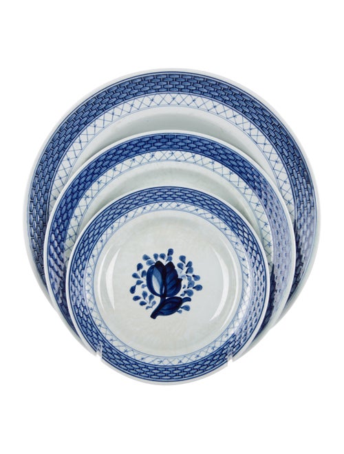 Royal Copenhagen 25-Piece Aluminia Tranquebar Tableware Set