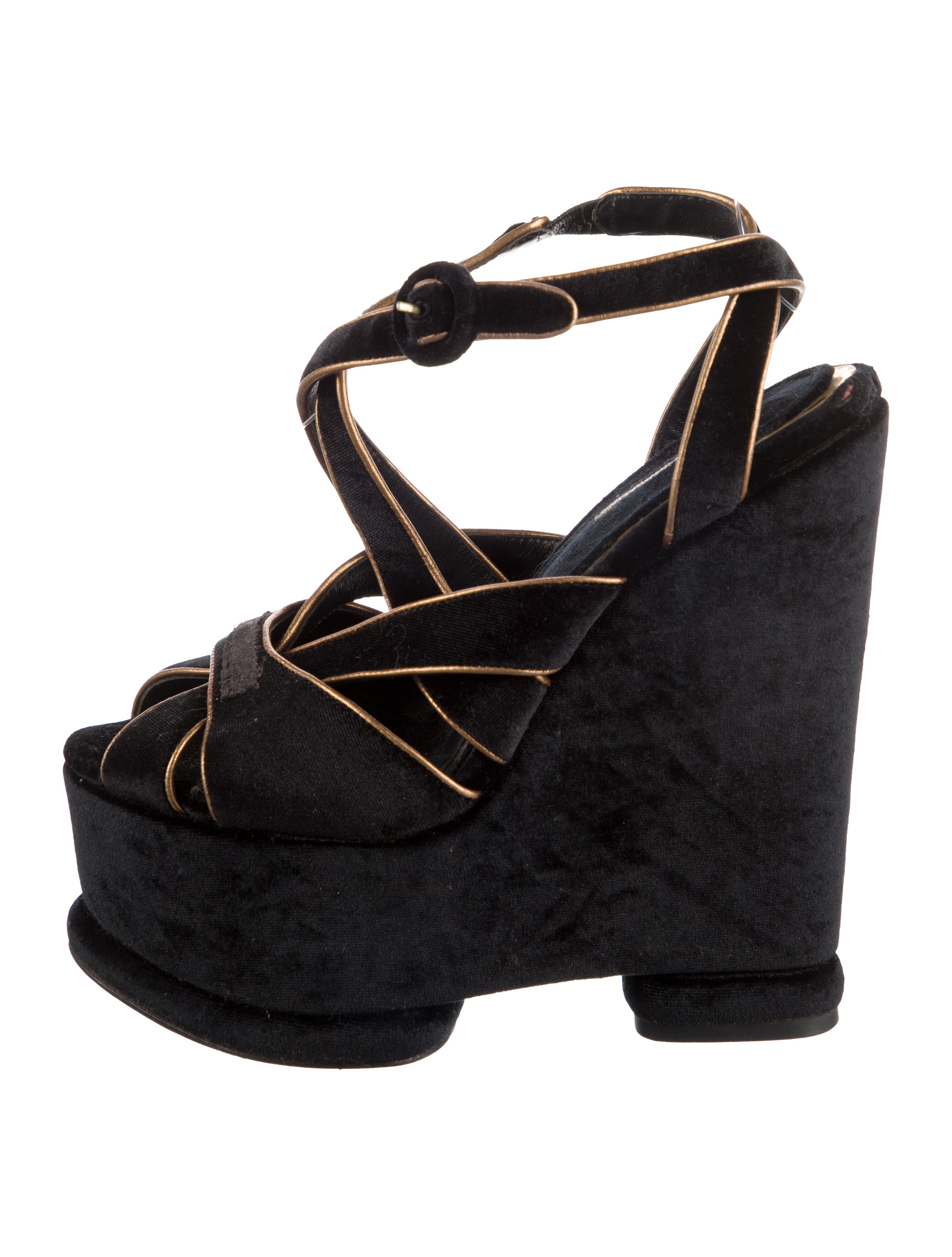 Dolce & Gabbana Velvet Pumps