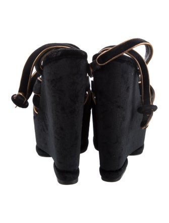 Dolce & Gabbana Velvet Pumps