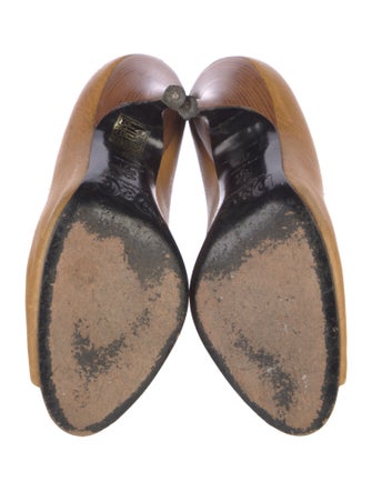 Dolce & Gabbana Leather Pumps