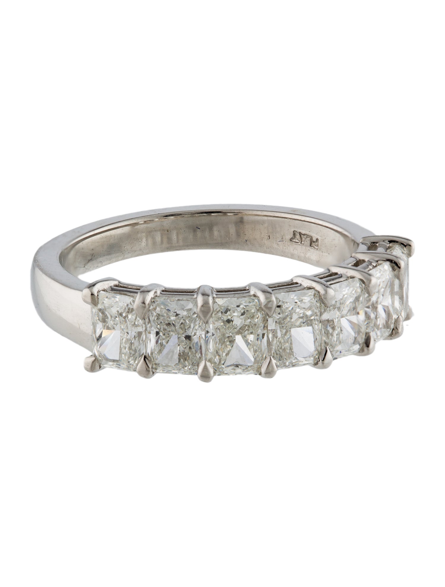 Daniella Design Platinum 2.21ctw Diamond Band Ring