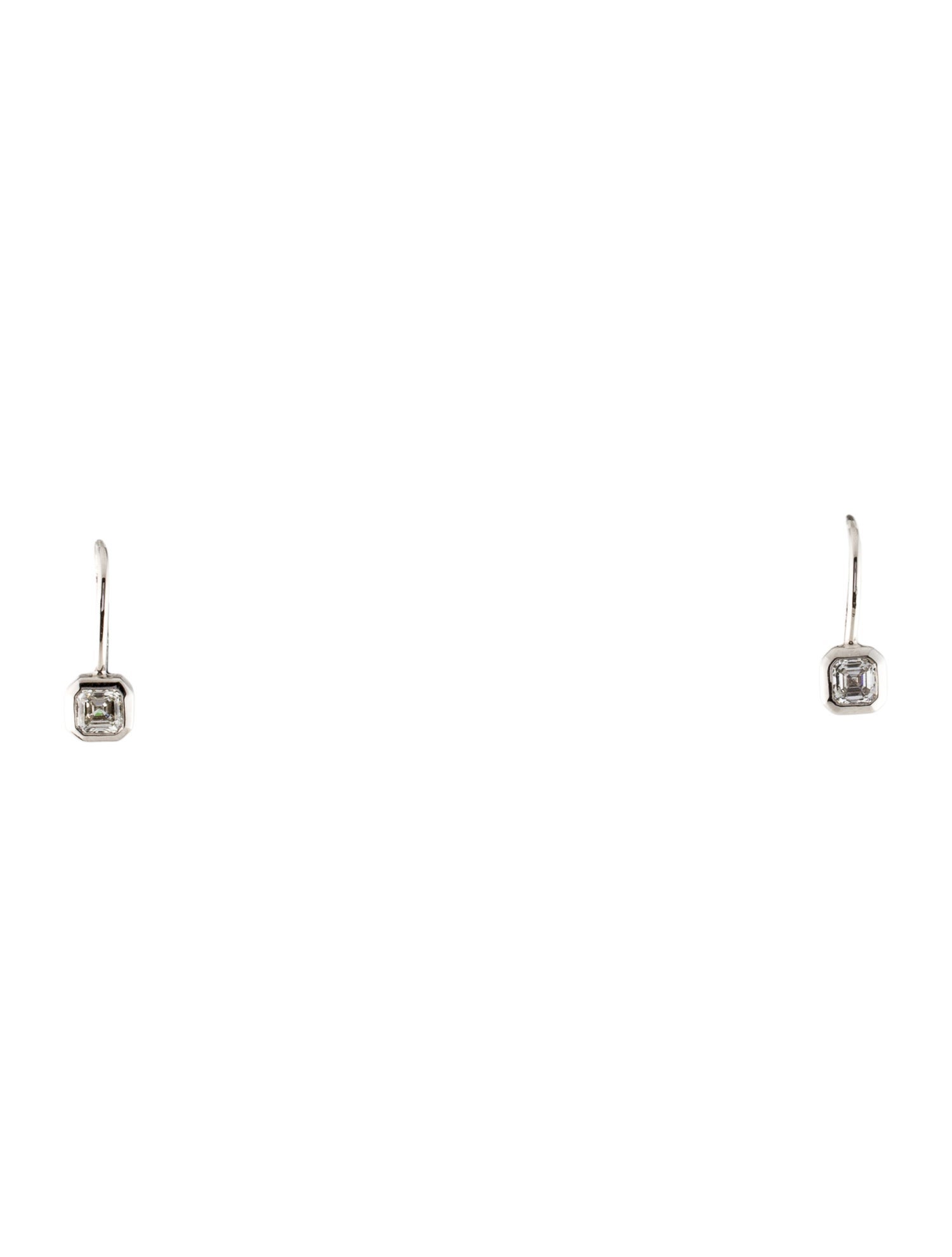 Daniella Design 14K Diamond Drop Earrings