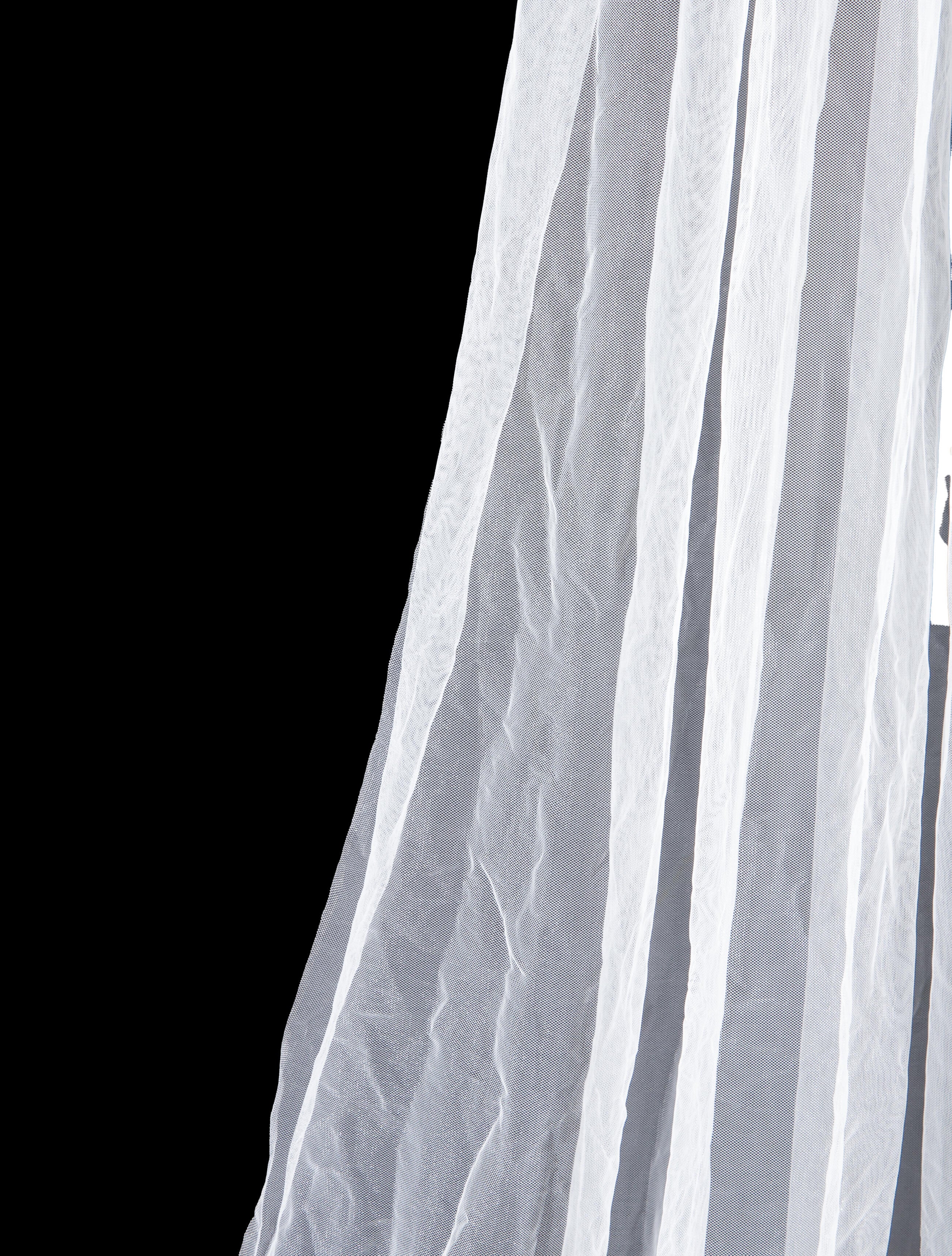 Danielle Frankel Veil w/ Tags