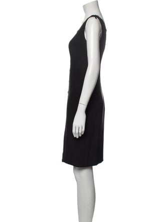 Donald Deal V-Neck Knee-Length Dress