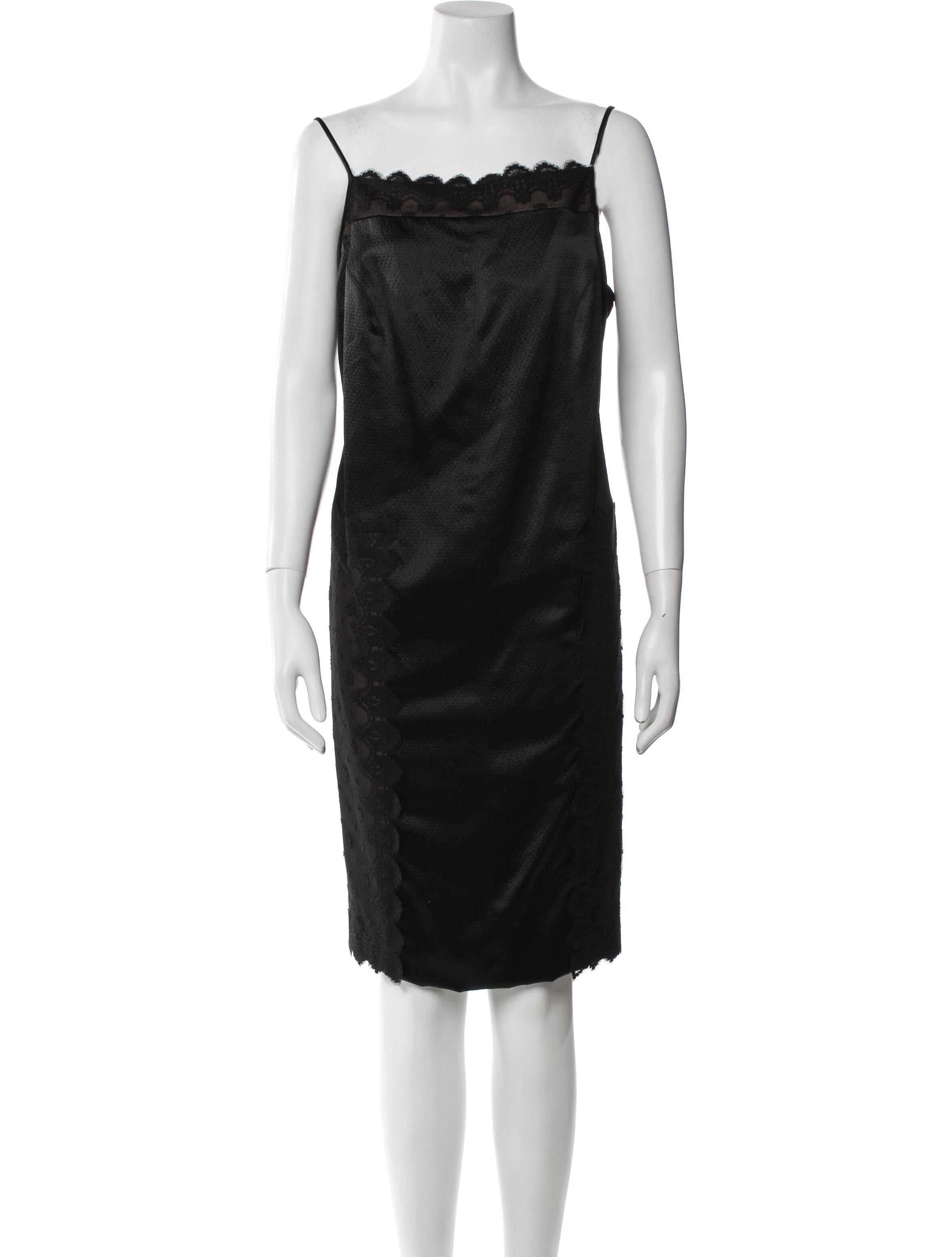 Donald Deal Square Neckline Knee-Length Dress