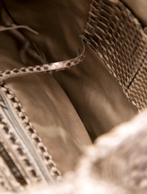 Devi Kroell Python Hobo