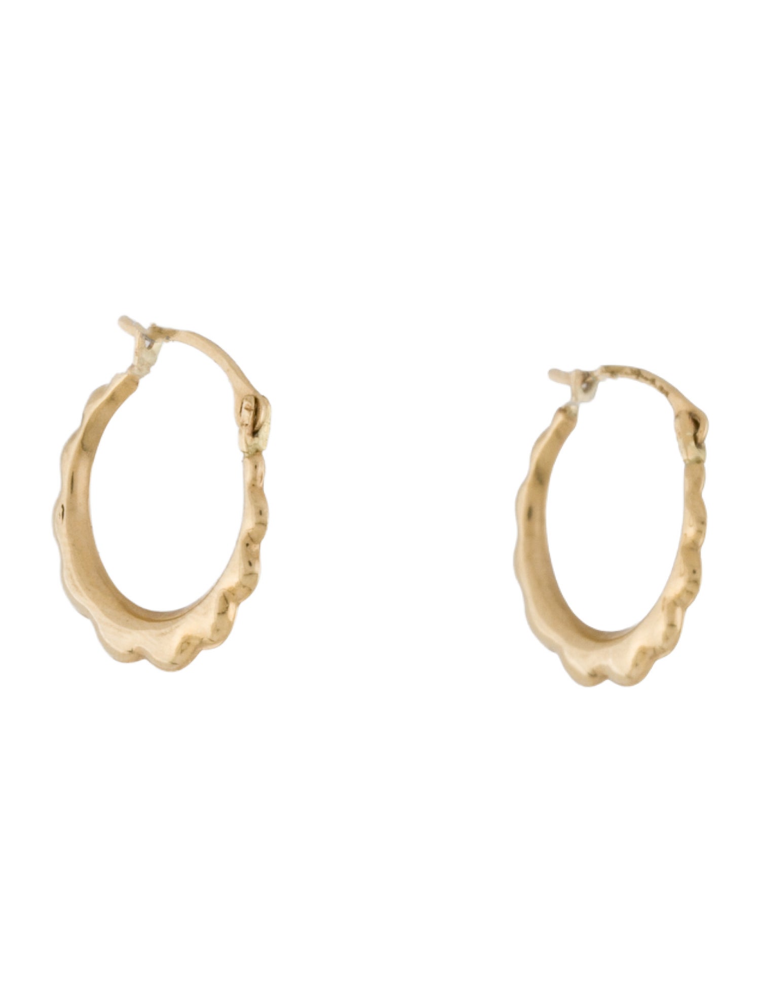 Earrings 14K Scalloped Huggie